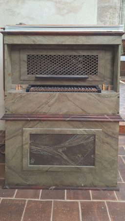 Luukirkko, ei takka vaan urut